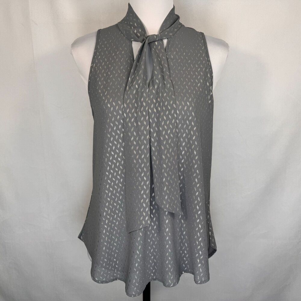 Socialite Ladies Top Sz S Gray Sleeveless VNeck Tie closure